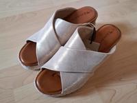Tamaris Pantoletten Sandalen Champagne neu Größe 40 Bayern - Alzenau Vorschau