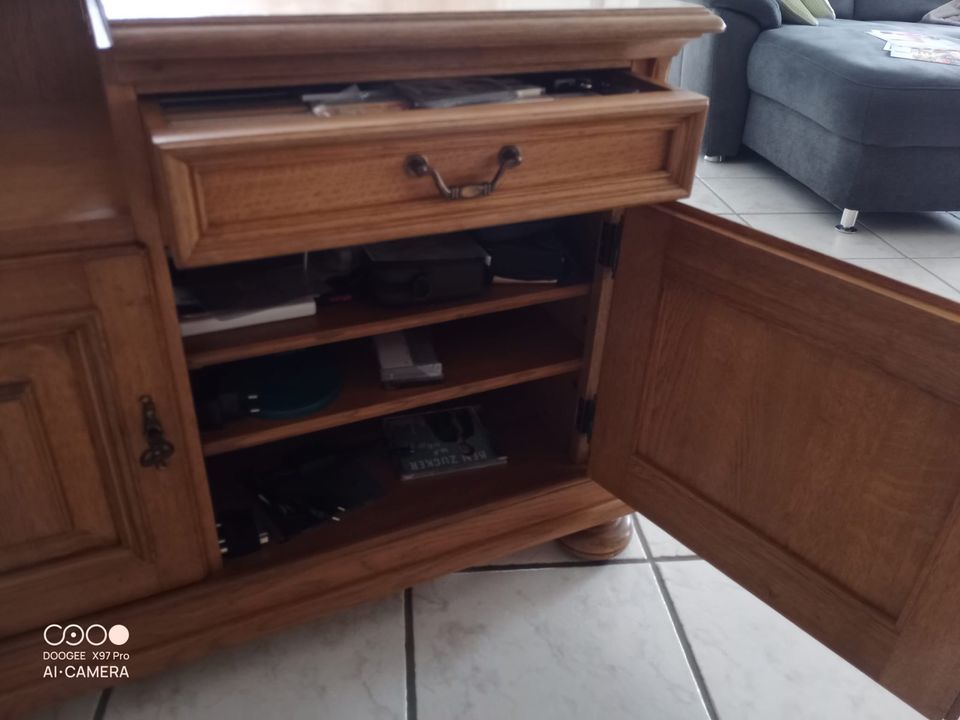 Phonoschrank, Fernsehschrank, TV Schrank + Sofa,Sessel geschenkt! in Bad Iburg