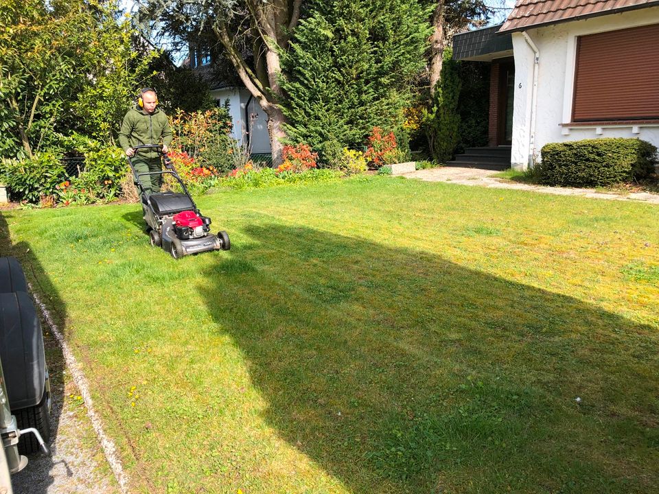 Gartenarbeit Gartenpflege Rasen mähen Rasenmäher in Rheda-Wiedenbrück