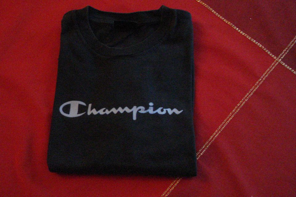Champion T-Shirt Gr. 140 in Meckenheim