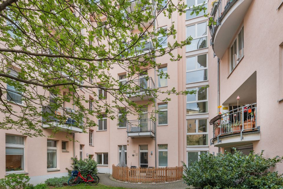 Ruhig gelegene schöne Wohnung in zentraler Lage mit Küche, Balkon und Stellplatz! in Berlin