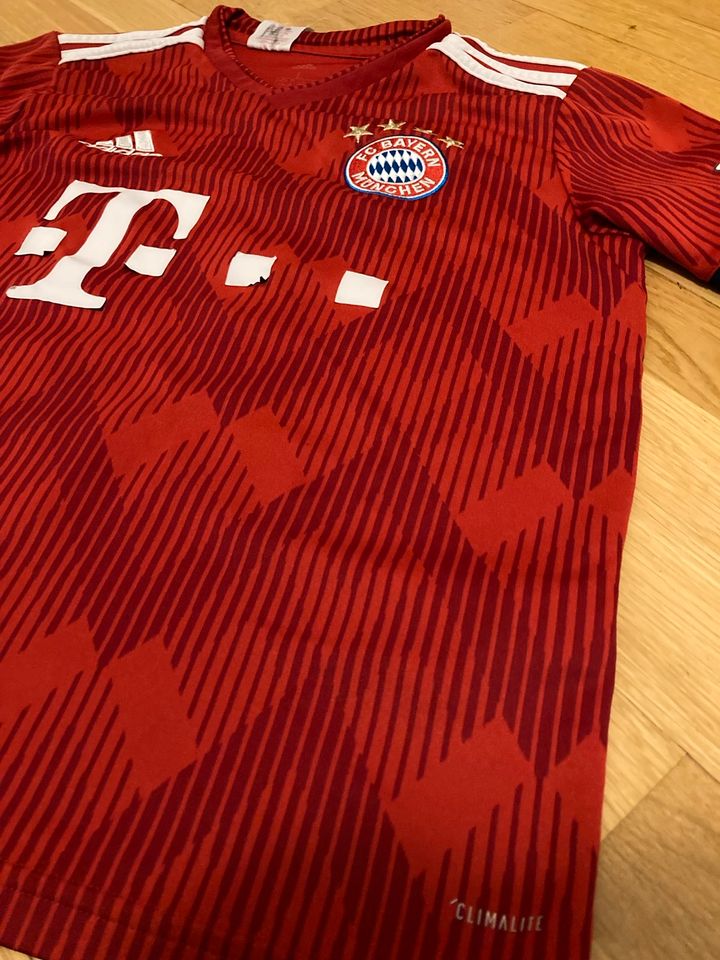 Adidas FC Bayern München Trikot 17 Boateng rot 164 in Ahaus