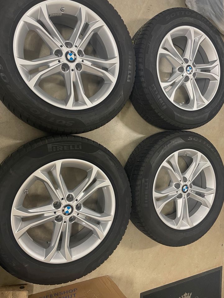 Originale Winterreifen Räder BMW X3 X4 G01 G02 225/60 R18 Zoll in Straßenhaus