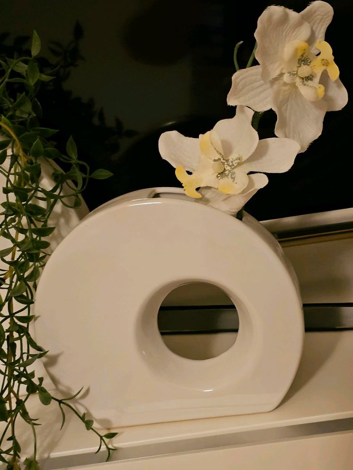 Duo Deko Dekoration Porzellan Ring Vase mit Kunst Blumen Orchide in Hannover