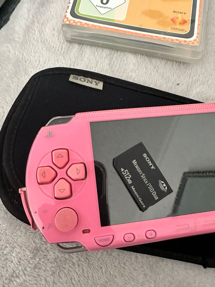 Sony PSP Pink mit Spielen in Achim