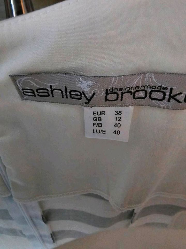 Ein Kleid von Ashley Brook in Bottrop