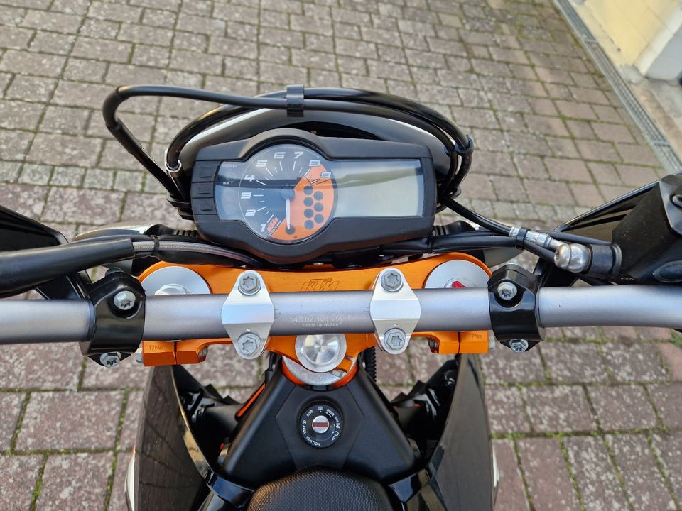 KTM SMC R 690 LC4  Bj.August 2017-Neuzustand-TÜV/Kundendienst Neu in Kleinrinderfeld