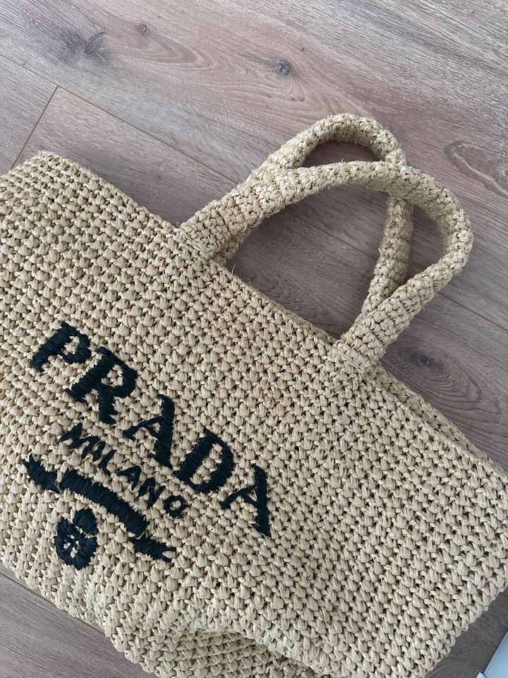 Prada Raffia Shopper in Heilbronn