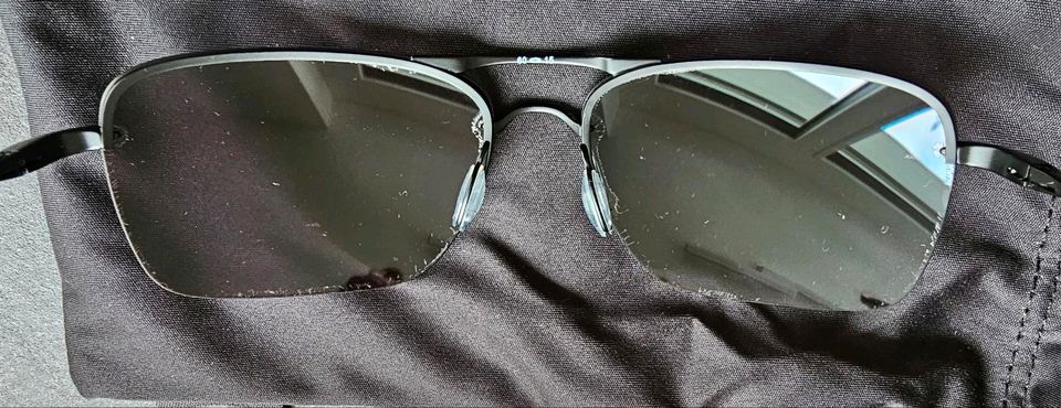 Oakley Tailback Sonnenbrille nahezu unbenutzt, beschädigte Gläser in Ostfildern