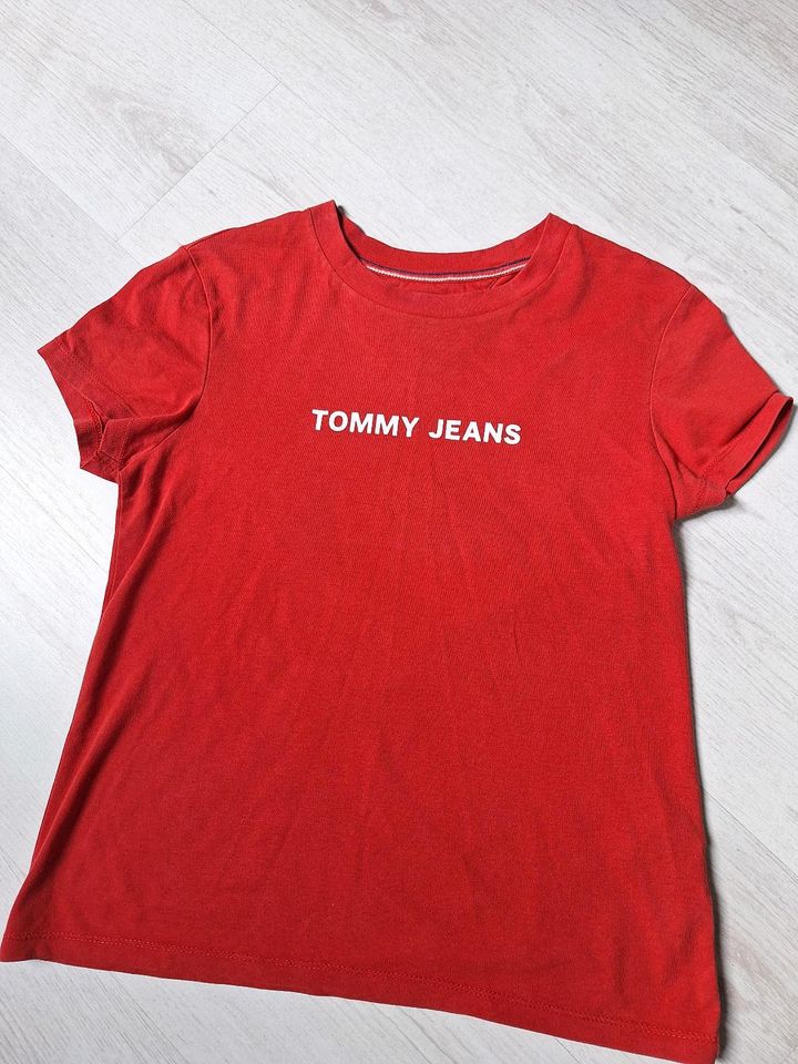 Tommy Hilfiger Shirt Damen Größe XS rot in Breitenbach 