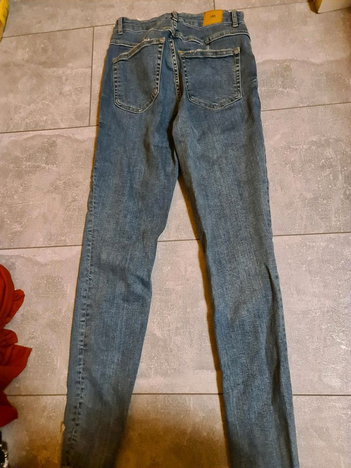 Zara Jeans 38 in Neunkirchen