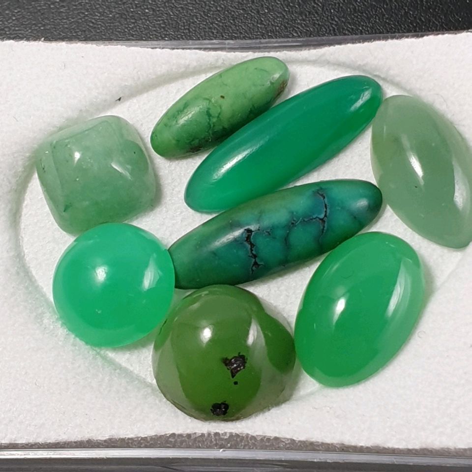 8x Cabochon: Chrysopras / Jade / Türkis / Achat / Serpentin in Recklinghausen