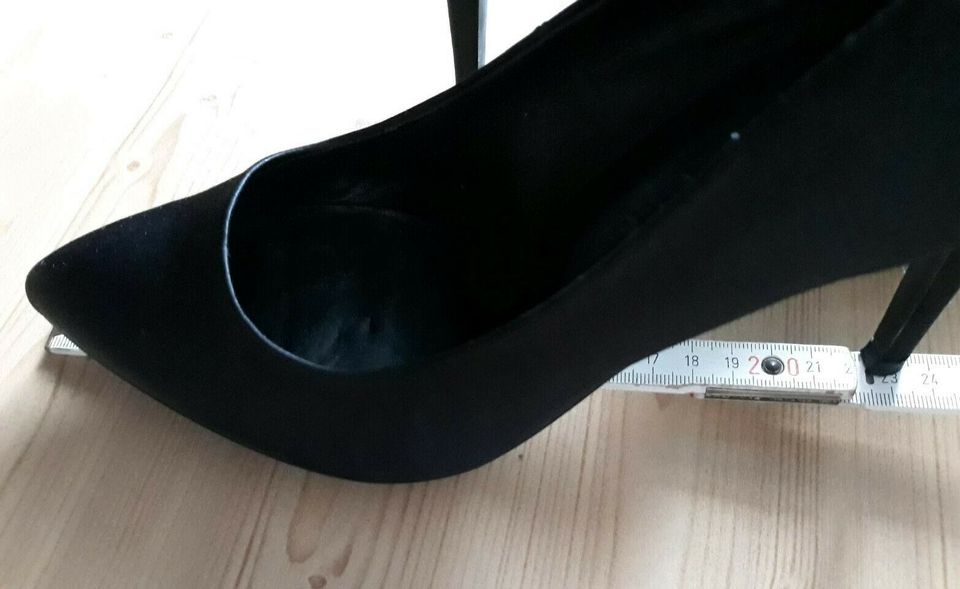 Damen Pumps  / High Heels  Gr.39  Schwarz in Bad Oeynhausen