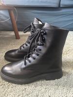 Stuart Weitzman Stiefeletten Schnürschuhe Mackenzee 38 neu Berlin - Schöneberg Vorschau