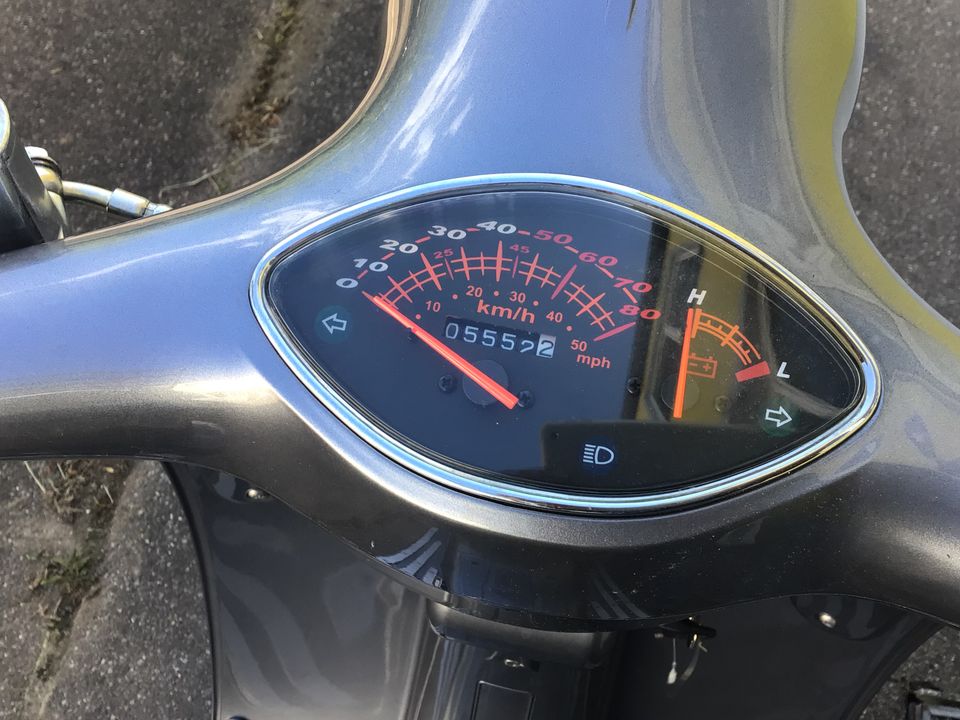 Elektro Roller 45 km/h Vespa Retro Optik neuwertig 1200€ in Bad Abbach