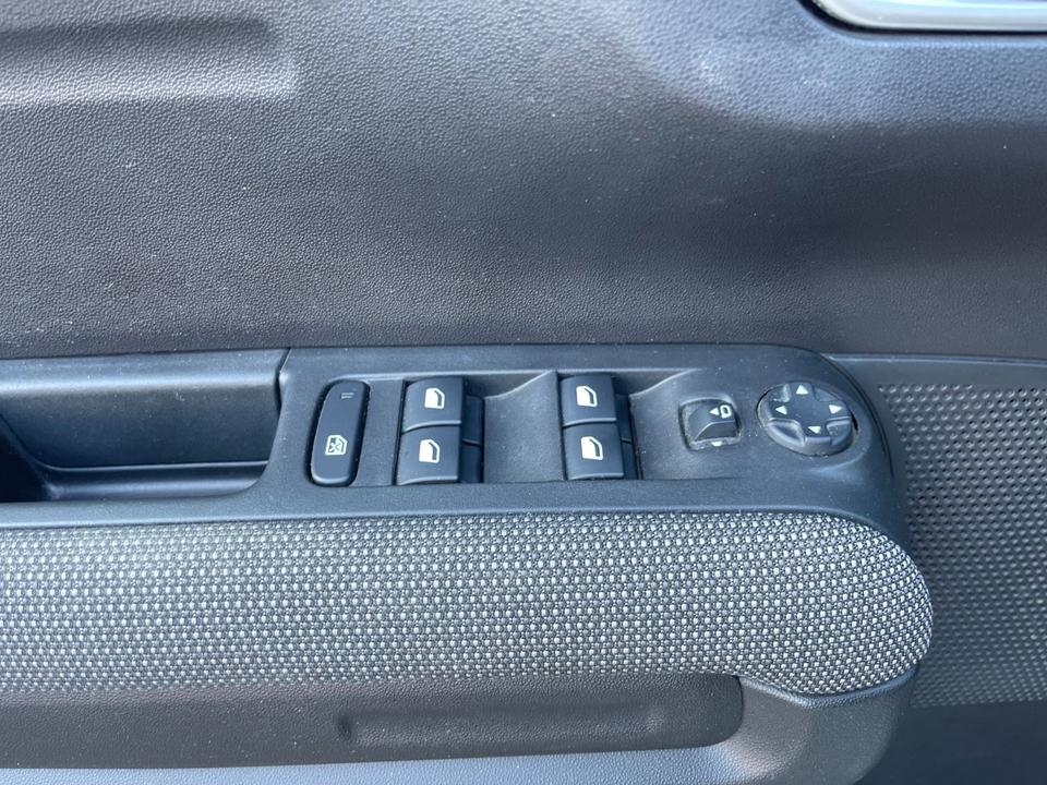 Citroën C3 Aircross Shine 1.2 Klima Navi Panorama 8x Alu in Lüdenscheid