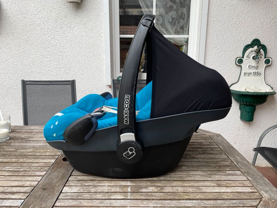 Kindersitz Maxi Cosi Pebble + FamilyFix Station in Herford