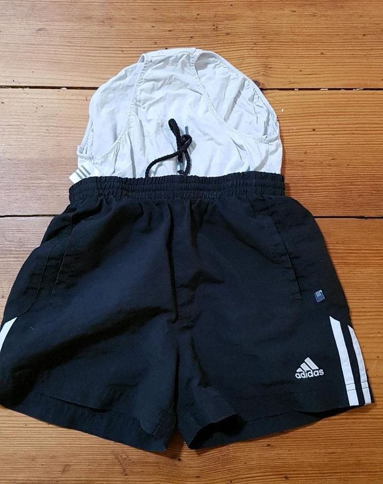 Sport Shorts Training kurze Hose Adidas schwarz Größe 128 in Stemwede