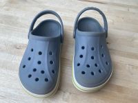 Gr. 12 Crocs original grau Schuhe Hausschuhe Gartenschuhe gr 30 Nordrhein-Westfalen - Mechernich Vorschau