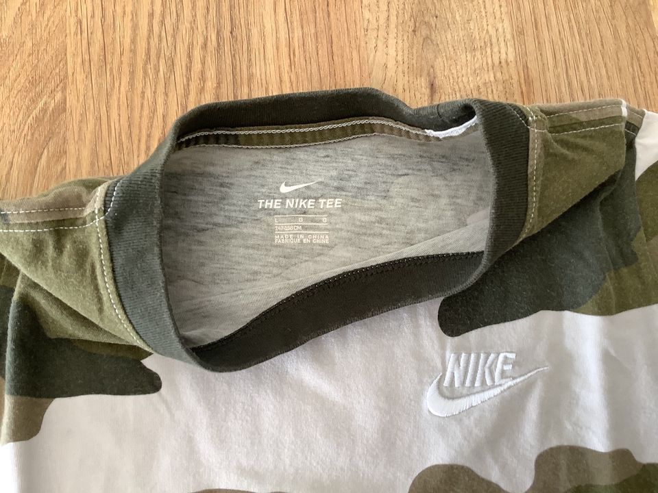 T-Shirt Gr. 147-158 Nike, Jungen, Camouflage, top Zustand in Riedstadt