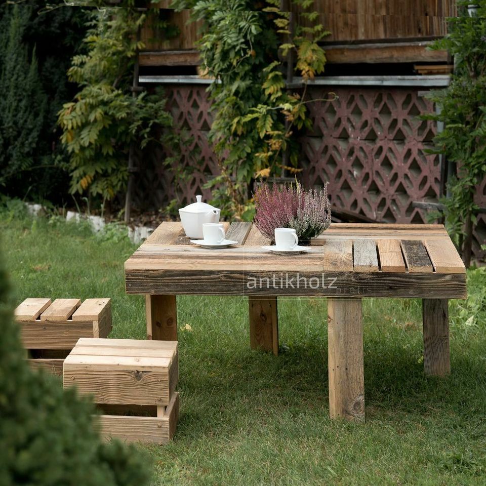 Sonnenverbrannte Altholzbretter, rustikales Holz als Wandverkleid in Osnabrück