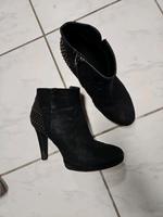 Stiefel Stiefeletten schwarz Nieten highheels 39 Bayern - Oberasbach Vorschau