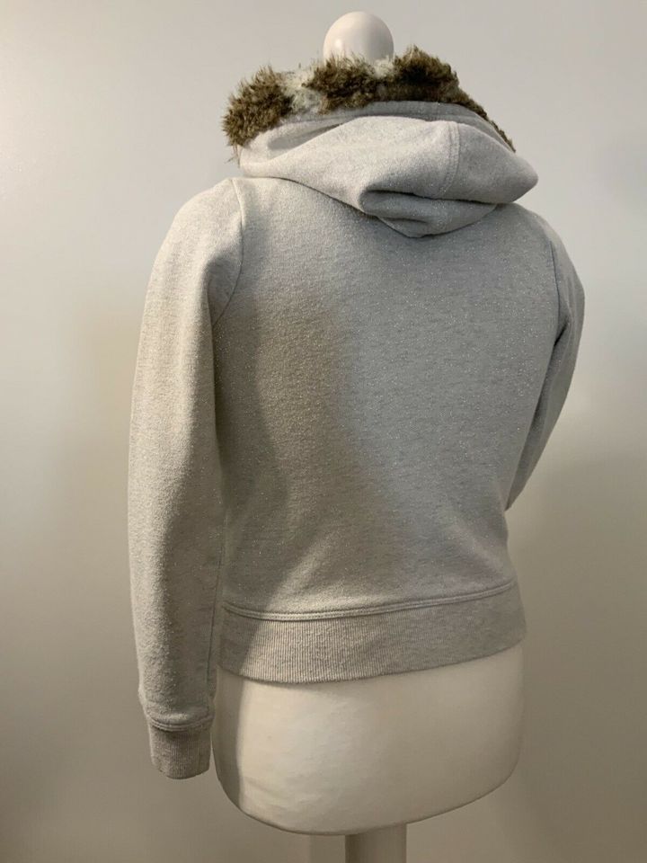 H&M Mädchen Kapzensweater Sweat Jacke Sweatjacke, Gr. 122 - 128 in Hamburg