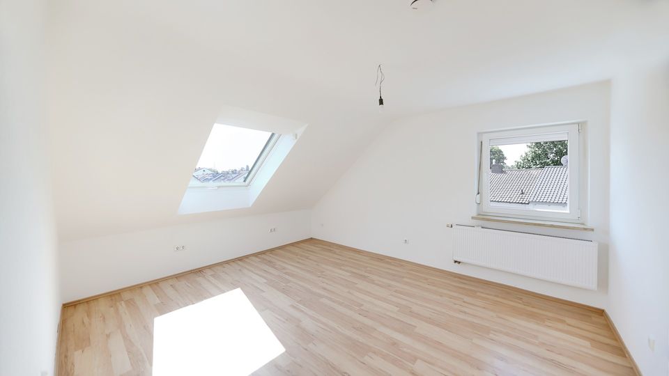 Helle 3 Zimmer Dachgeschoss Wohnung in Erlangen von privat in Erlangen