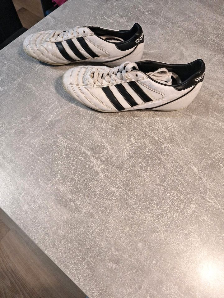 Fußballschuhe in Gladenbach