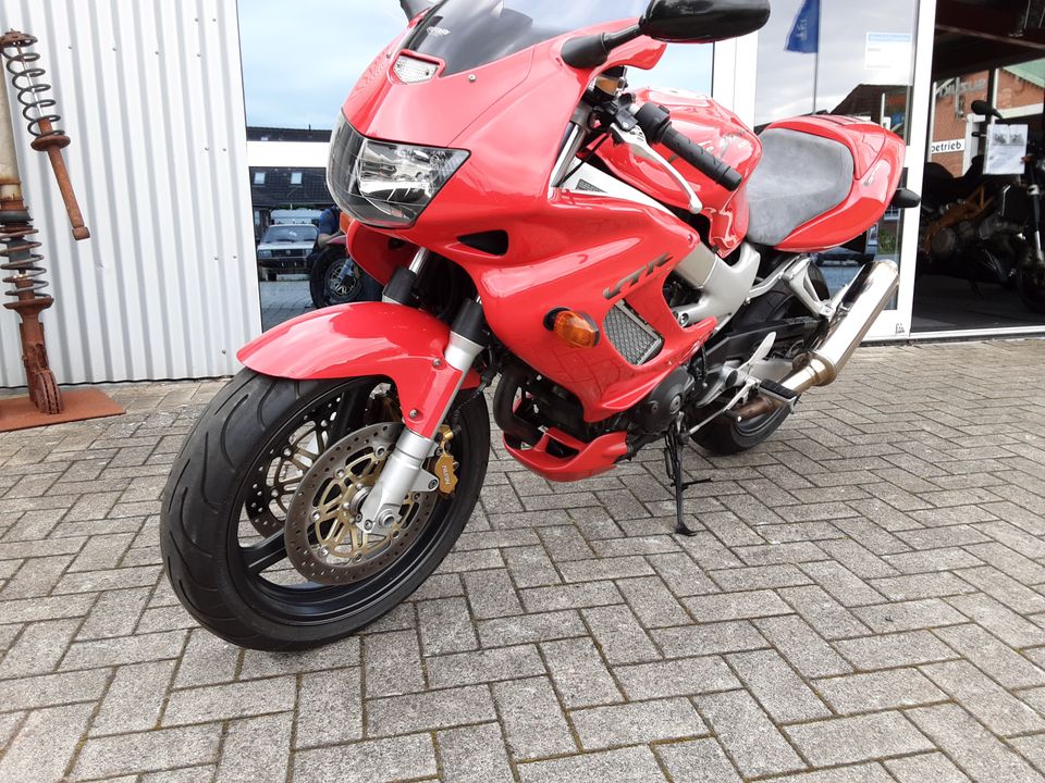 Honda VTR 1000 F in Horstedt bei Husum, Nordsee