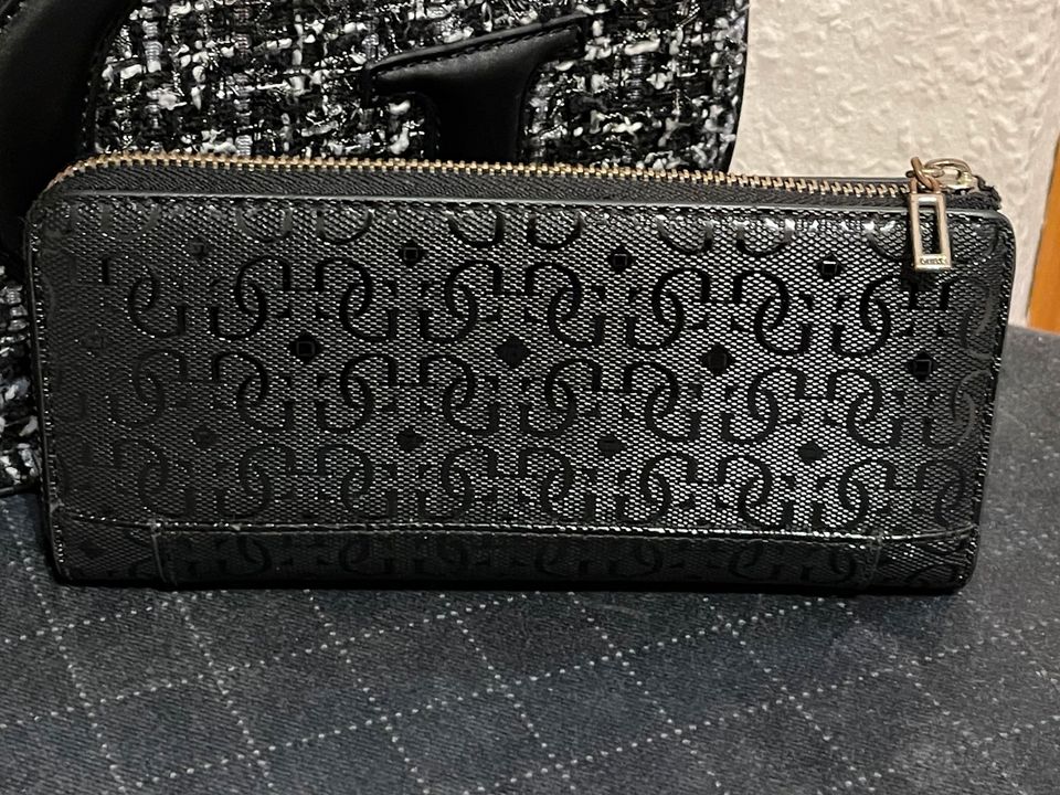 Guess original Geldbörse Groß Schwarz Logo Monogramm in Unna