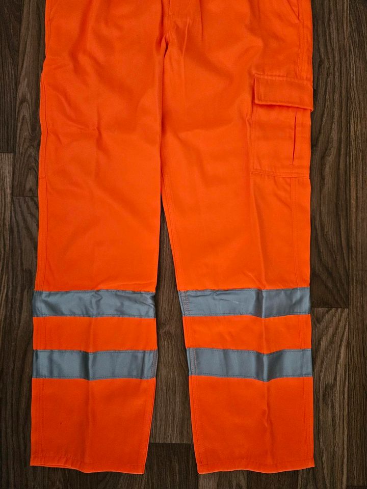 Planam Warnschutz Latzhose uni Orange 25 26 27 48 50 54 58 in Borna