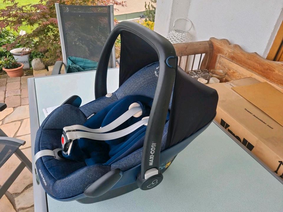 Maxi Cosi Car Seat ECER129,  top in Sachsenheim