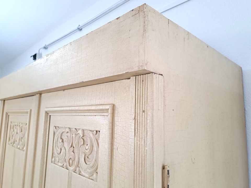 Kleiderschrank Jugendstil antik shabby Vintage Weichholz weiß in Dresden