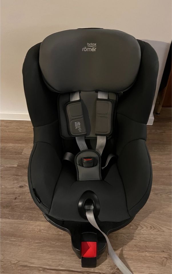 Britax Römer Dualfix M i-Size Storm Grey drehbar Kindersitz in Osnabrück