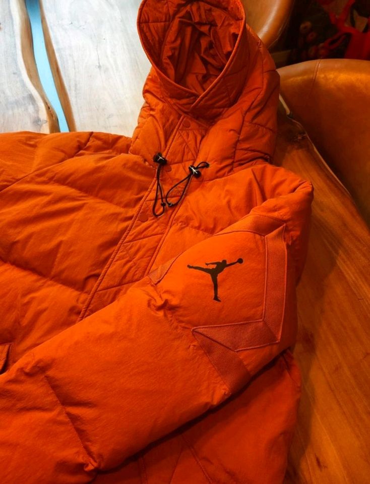 Nike Air Jordan Wings down Parka Dark Russet in Schwerin