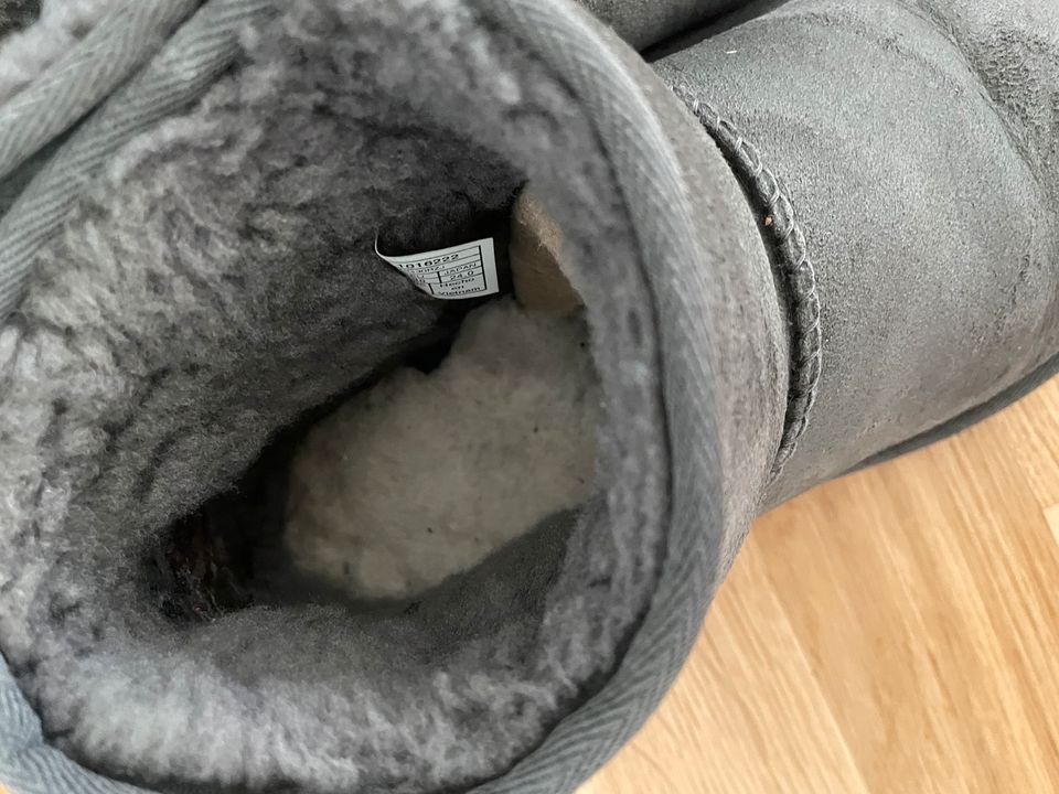 Mini UGG Boots grau in Potsdam