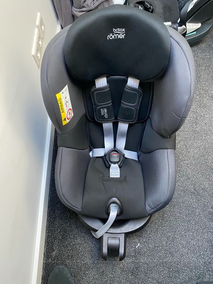 Britax Römer Kindersitz Dualfix 2R in Rödermark