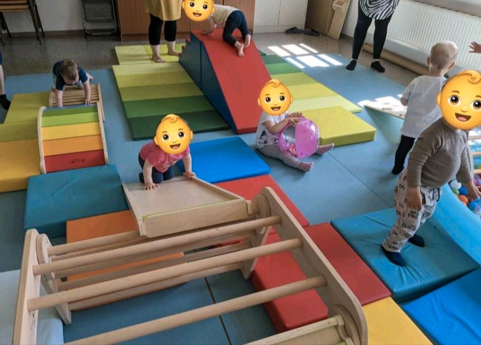 Spielgruppe Krabbelgruppe Babymassage Kurse für Babys Kleinkinder in Heinsberg