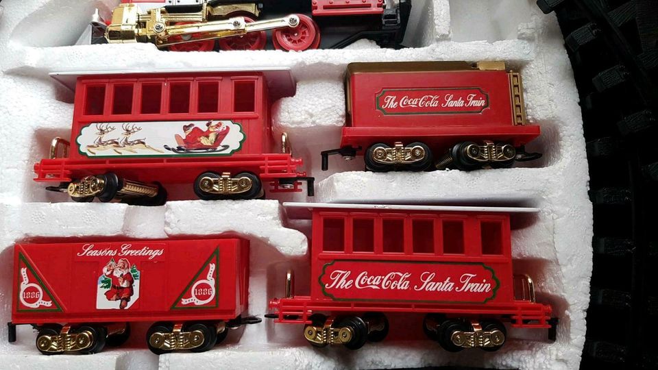COCA COLA Weihnachtszug Eisenbahn Santa Train Set Schienen Weiche in Kirchheim bei München