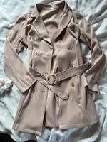Kurzer Mantel Trenchcoat beige Niedersachsen - Algermissen Vorschau