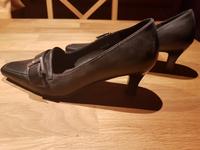 Pumps schwarz von Esprit Leder Gr. 36 Dresden - Blasewitz Vorschau