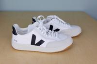 NEU & Ungetragen: Veja V-12 Sneaker Low - Weiß mit Schwarz & Gum Hessen - Hünfeld Vorschau
