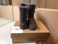 Stiefel von UGG Gr 37 in grau mit Swarovski Stein, Neu Kreis Pinneberg - Halstenbek Vorschau