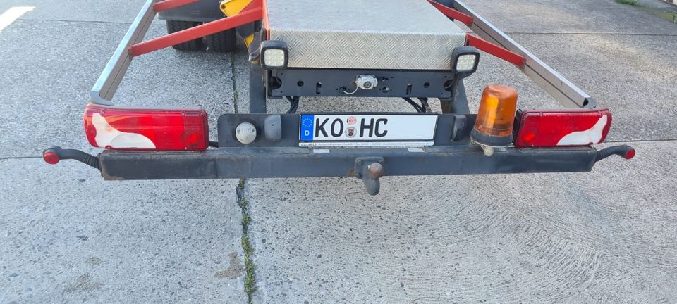 Raupen - Arbeitsbühne Teupen Leo 30 T mit Transportfahrzeug in Koblenz