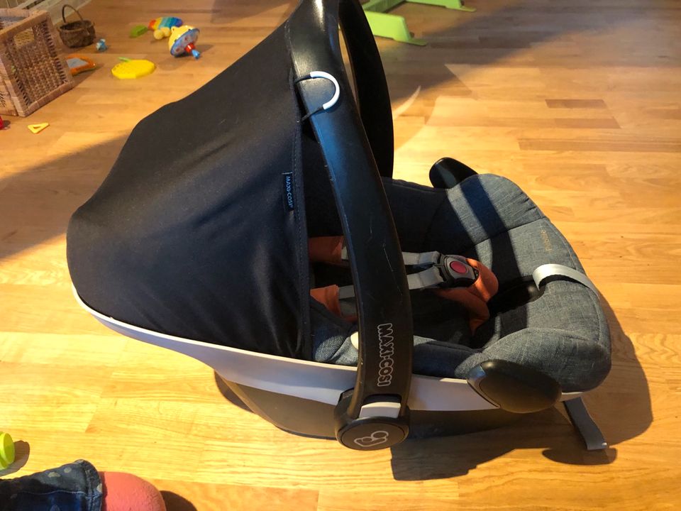 Maxi Cosi Pebbel Babyschale in Schriesheim