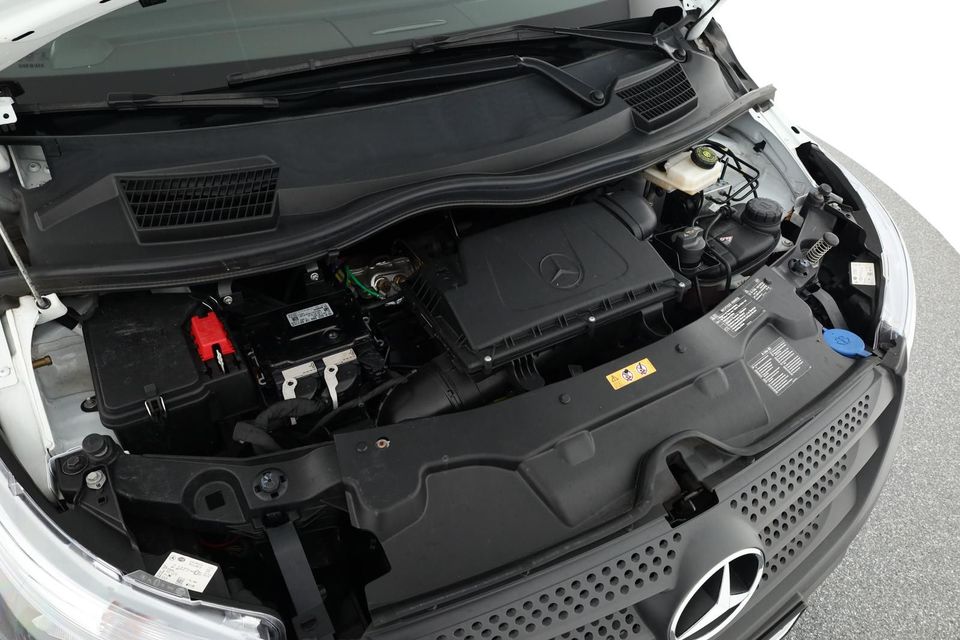 Mercedes-Benz Vito 110 CDI lang 3 Sitzer Klima DAB Holz PDC in Düsseldorf