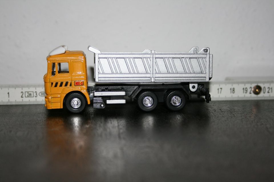 Miniaturmodell - Truck MAN Kipplaster F2000, Maßstab 1:87 in Maisach