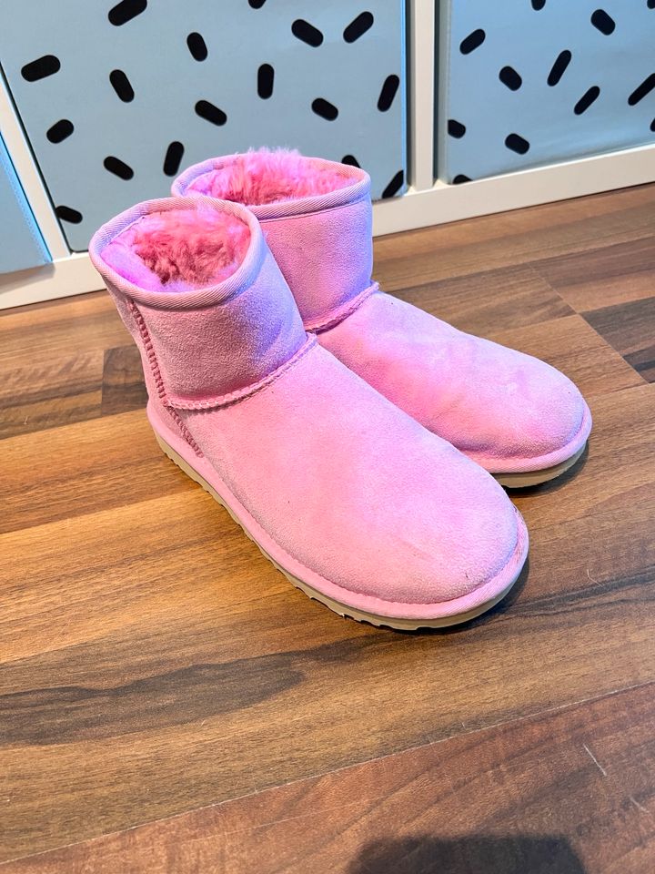 UGG Boots pink in Wipperfürth