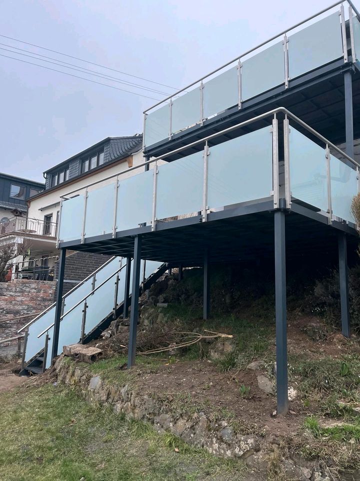 Stahltreppe Balkon Außentreppe WPC Terrasse in Kiel